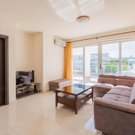 Exclusive With A Big Veranda And Bbq In Protaras, 1683 Appartamento *